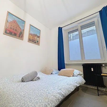 Le Proche Gare Apartment *